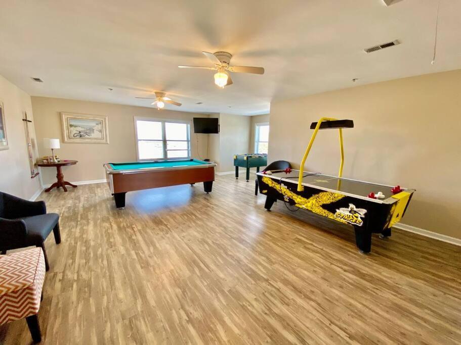 Oceanview 3-Story Getaway W/ 3 Decks, Pool, Game Room マートルビーチ エクステリア 写真